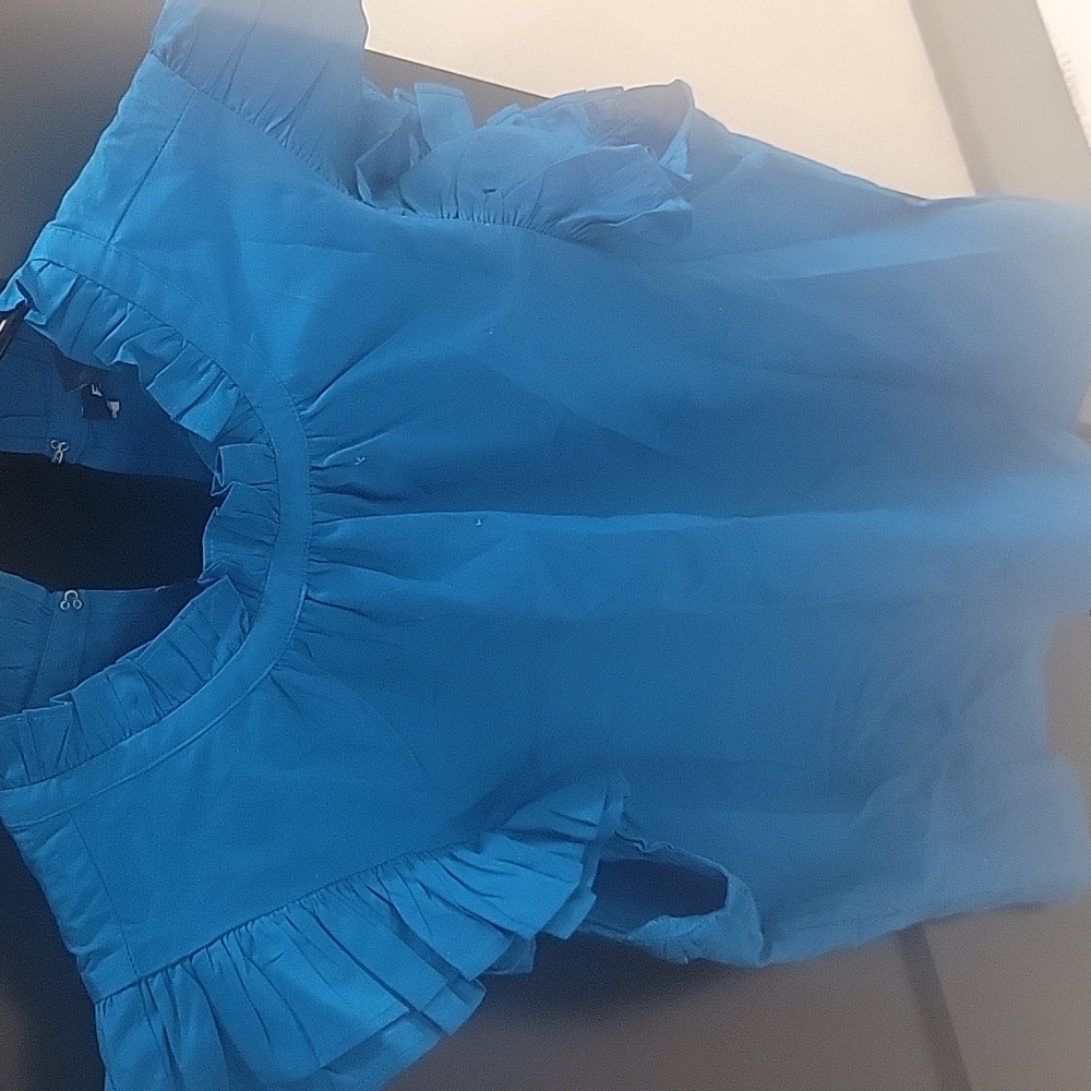 sleeveless ruffled top